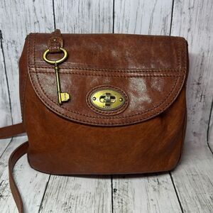 Fossil Carson Crossbody Purse Leather Saddle Bag Turnlock Tan Backpack Key